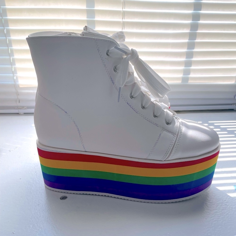 Fun #PRIDE Rainbow Platforms, Size 8!